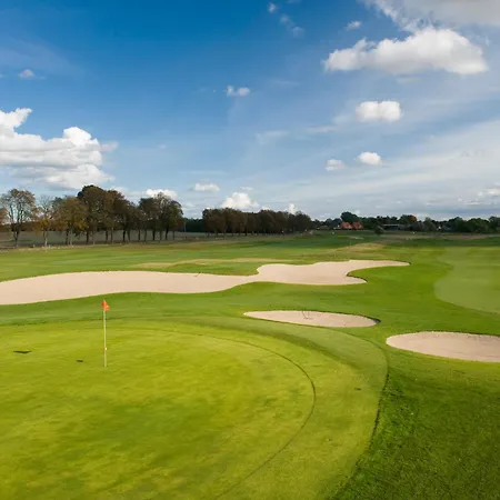 Golfpark Strelasund 酒店 3*