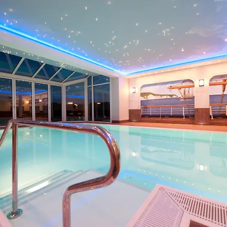 Golfpark Strelasund 酒店 3*