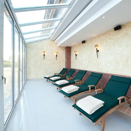 Golfpark Strelasund 酒店 3*