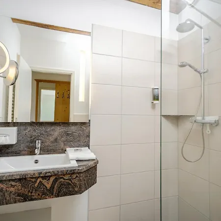 Golfpark Strelasund 酒店 3*