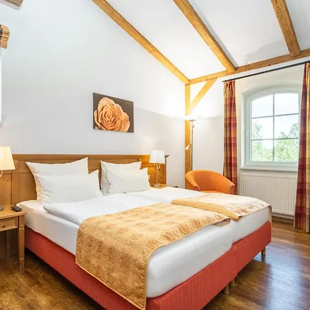 Golfpark Strelasund 酒店 3*